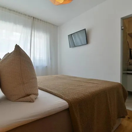 Luxury Bella Lela Τρογκίρ