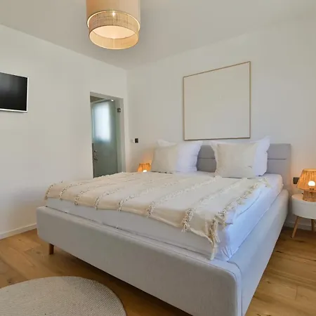 Luxury Bella Lela