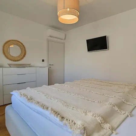 Luxury Bella Lela * Τρογκίρ