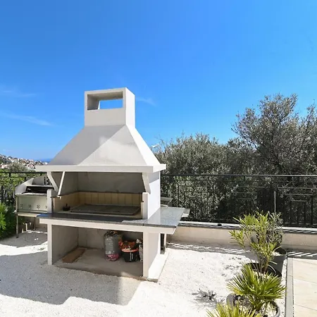 Luxury Bella Lela * Τρογκίρ