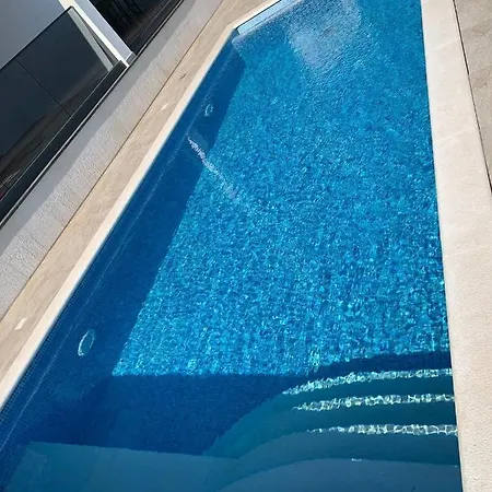 Luxury Bella Lela Τρογκίρ